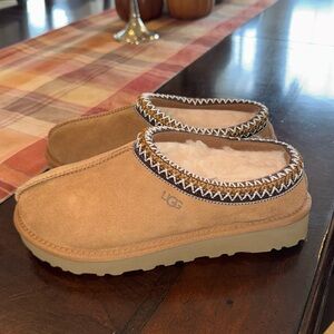 New, Never Worn Ugg Tasman Slippers Size 7 - Chestnut